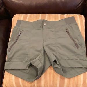Athleta Trekkie shorts, size 4, olive color, excellent condition